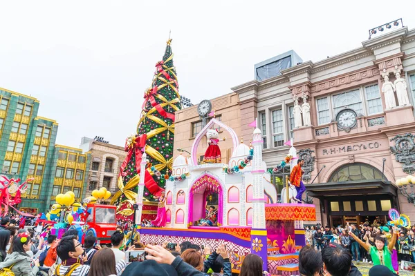Osaka, Japonya - 21 Kasım 2016: Yeni festivale, yeniden doğmuş Parade, celeb