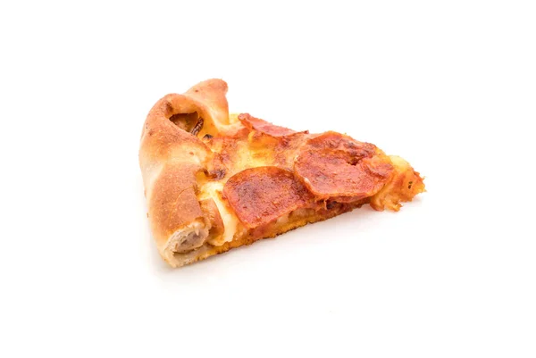 Pizza caseiro Pepperoni no fundo branco — Fotografia de Stock