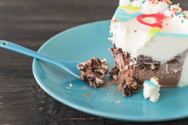 iyi ki doğdun dondurmalı pasta 