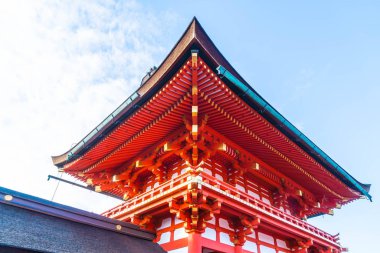 Güzel mimari Fushimiinari Taisha Shrinetemple Kyoto