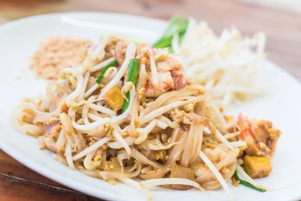 Smažené nudle s krevetami nebo krevety Pad Thai — Stock fotografie