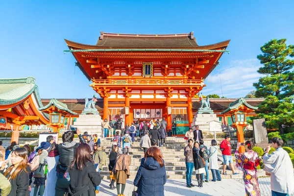 Santuario de Fushimi Inari, Japón - 2016 NOV 23: es un Shin importante — Foto de Stock