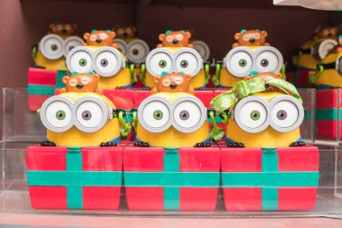 Osaka, Japonya - 21 Kasım 2016: Minion maskot aşağılık üzerinden içimde 