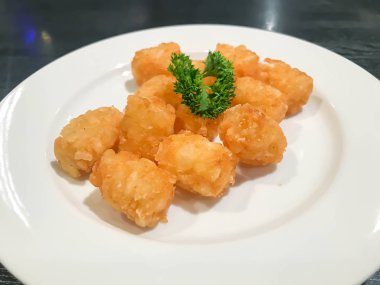 kıymalı patates plaka üzerinde