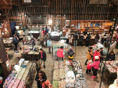 Hokkaido, Japonya - Aralık 15:2016: Otaru Mus dükkanda müzik kutuları