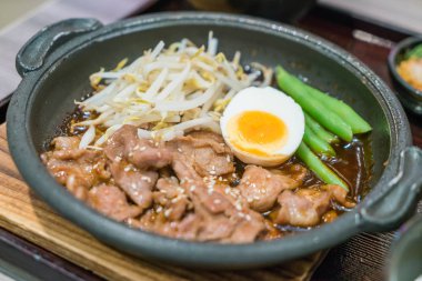 Barbekü domuz eti Japon tarzı