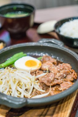 Barbekü domuz eti Japon tarzı