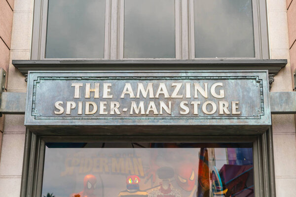 Осака, Япония - NOV 21 2016: Поездка Человека-паука на Universal Globe o
