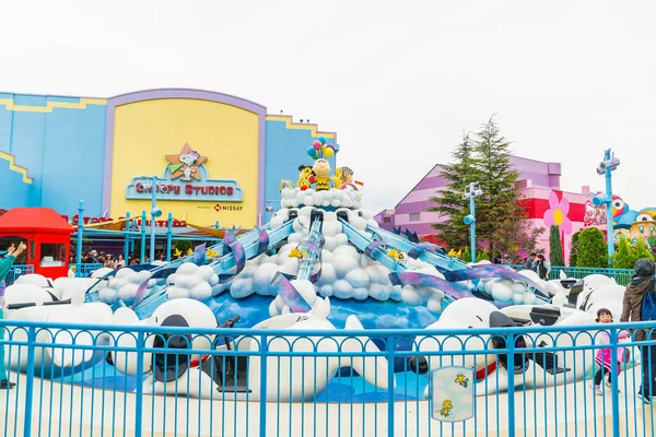 Osaka, Japón - NOV 21 2016: Las atracciones del parque temático basado en — Foto de Stock