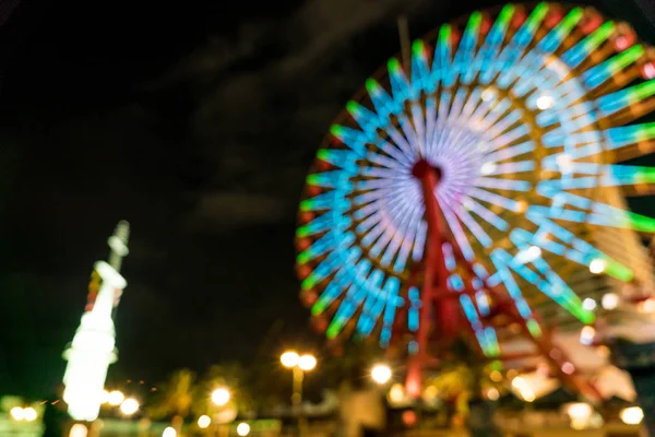 Bokeh rozostřeného noční přístav světla pozadí s ruské kolo — Stock fotografie