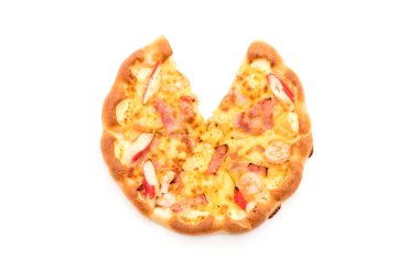 Beyaz arka plan üzerinde izole hawaiian deniz ürünleri pizza 