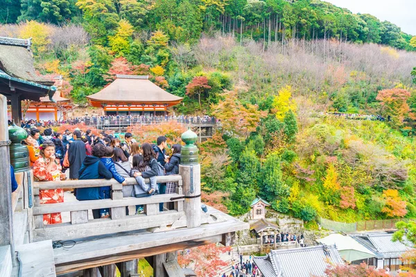 KYOTO, GIAPPONE - 24 novembre 2016: Turista al Tempio Kiyomizu-dera — Foto Stock
