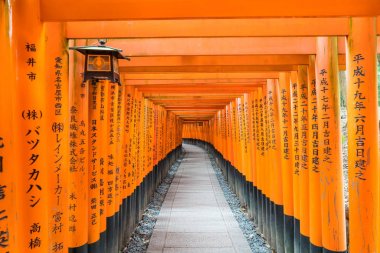 Kırmızı yakın gates geçit fushimi Inari taisha tapınak KY