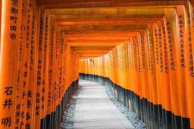 Kırmızı yakın gates geçit fushimi Inari taisha tapınak KY