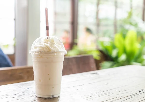 Vanilyalı milkshake güler yüzlü — Stok fotoğraf