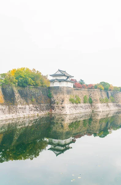 Красива архітектура у замок в Осаці — стокове фото