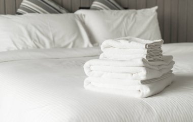 Yatak Dekorasyon yatak odası iç beyaz havlu 