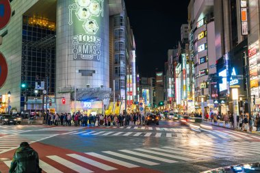 Tokyo, Japonya, 17 Kasım 2016: Shibuya Crossing, şehir sokak ile