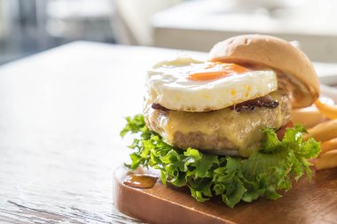 peynir domuz eti hamburger