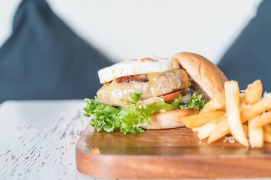 peynir domuz eti hamburger