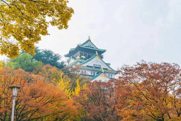 Hermosa arquitectura en el castillo de Osaka — Foto de Stock