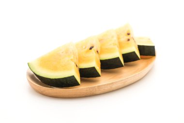 beyaz üzerine taze sarı karpuz 