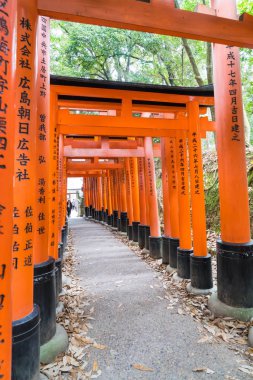 Kırmızı yakın gates geçit fushimi Inari taisha tapınak KY