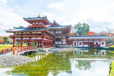 Güzel mimari Byodo içinde Kyoto tapınakta.