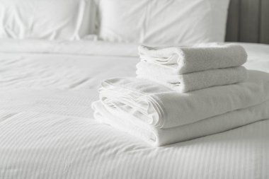 Yatak Dekorasyon yatak odası iç beyaz havlu 