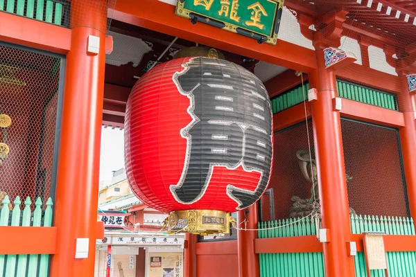 Hermosa arquitectura en el Templo Sensoji alrededor del área de Asakusa en — Foto de Stock