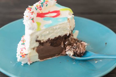 iyi ki doğdun dondurmalı pasta 