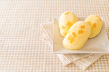 ahşap üzerine Mango yumuşak kek