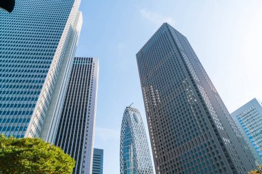 Yüksek binalar ve mavi gökyüzü - Shinjuku, Tokyo