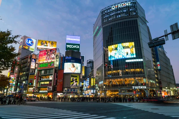 Tokio, Japón, 17 de noviembre de 2016: Shibuya Crossing Of City street con —  Fotos de Stock