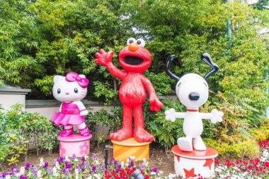 Osaka, Japonya - 21 Kasım 2016: Elmo, Kitty ve Snoopy, Cadılar Bayramı