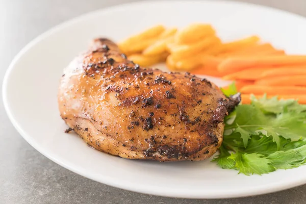 Bife de frango da coxa — Fotografia de Stock