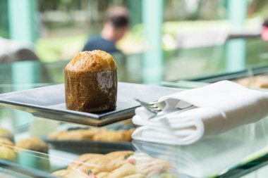 Muffin pasta plaka üzerinde