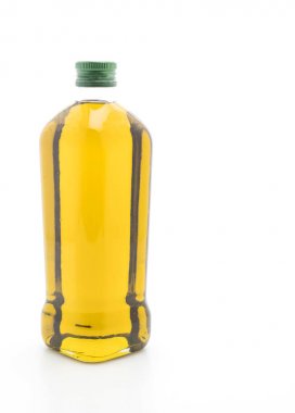 Beyaz izole zeytinyağı şişeleri