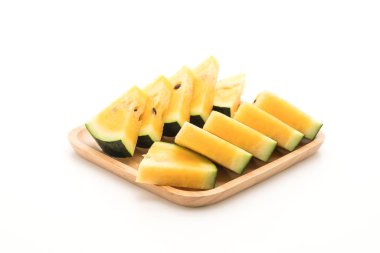 beyaz üzerine taze sarı karpuz 