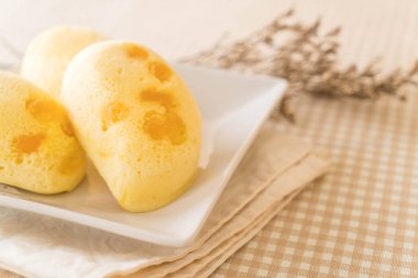 ahşap üzerine Mango yumuşak kek