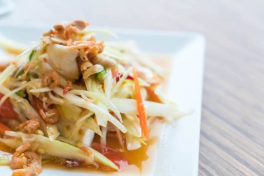 Satled yumurta ile Tay tarzında Papaya salatası