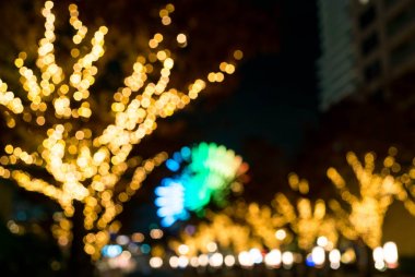 Dönme dolap ile bokeh gece liman ışıklar arka plan bulanık