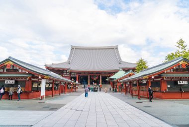 Tokyo-Kasım 16: Budist tapınağı Sensoji Novem tarihinde kalabalık insanlara