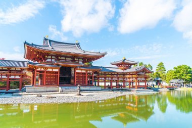 Güzel mimari Byodo içinde Kyoto tapınakta.