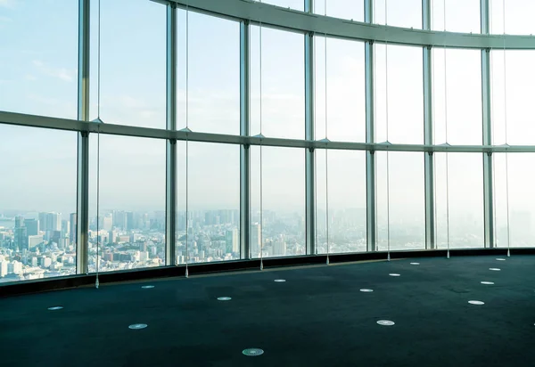 Ventana del edificio con fondo de la Torre de Tokio — Foto de Stock