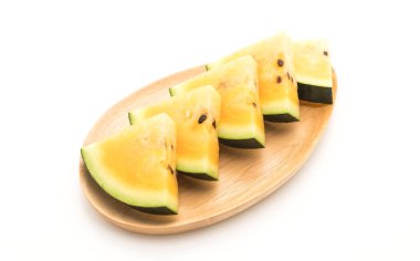 beyaz üzerine taze sarı karpuz 