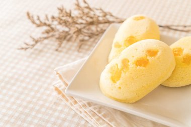 ahşap üzerine Mango yumuşak kek