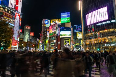 Tokyo, Japonya, 17 Kasım 2016: Shibuya Crossing, şehir sokak ile