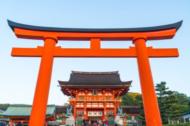 Güzel mimari Fushimiinari Taisha Shrinetemple Kyoto
