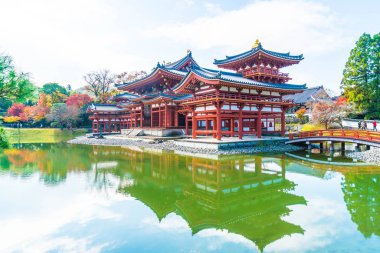 Güzel mimari Byodo içinde Kyoto tapınakta.